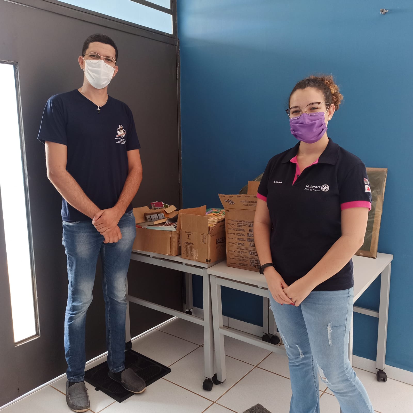 Creche Escola prof. Lener Eustáquio Pereira recebe doação de livros e roupas semi-novas.